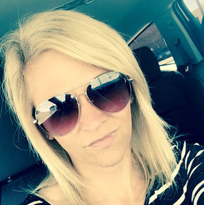 Meet your Posher, Crystal